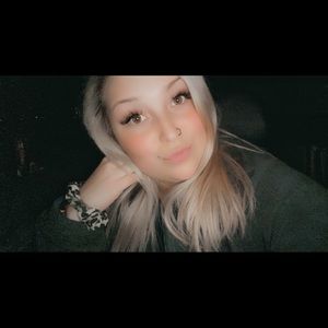 Meet your Posher, Brittney